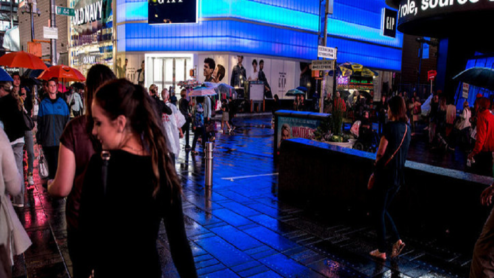 استطلاع يظهر أن أكثر من نصف الأمريكيين المشاركين يعتقدون أن بلادهم "على المسار الخطأ"!