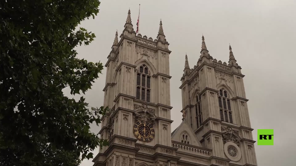 أجراس دير وستمنستر تدق وداعا للملكة إليزابيث الثانية