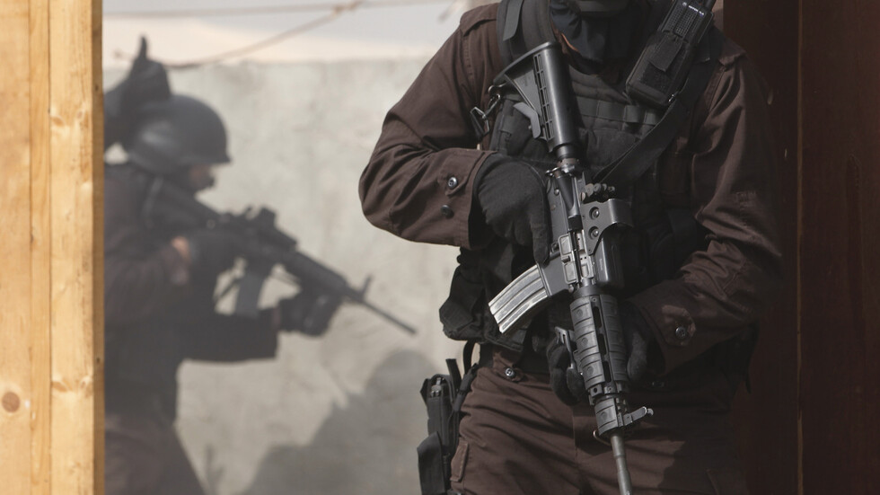 "الأخبار": لبنان يعتقل طبيبا سوريا جند أشقاءه الضباط لمصلحة الموساد