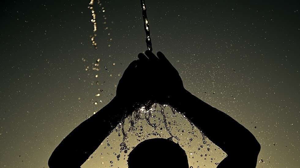 صحيفة: حكومة هولندا تدعو إلى الاستحمام بخمس دقائق