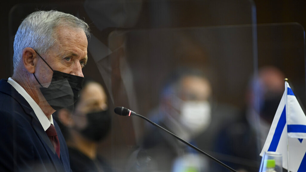 وزير الدفاع الإسرائيلي يكشف عن "خريطة لموقع تحت الأرض في سوريا تستخدمه إيران"