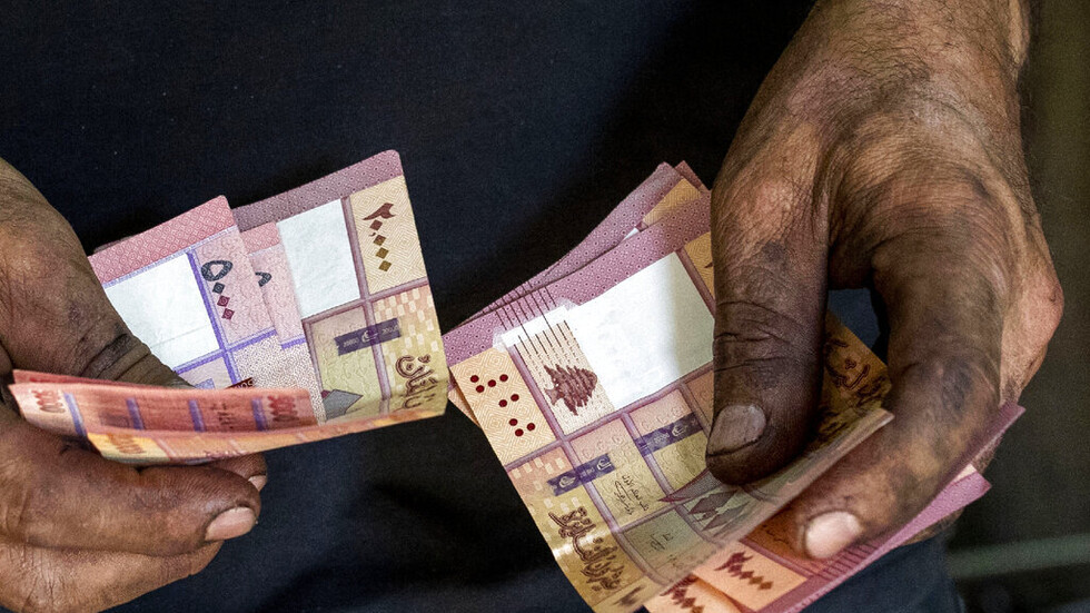 لبنان.. الدولار يسجل رقما قياسيا جديدا