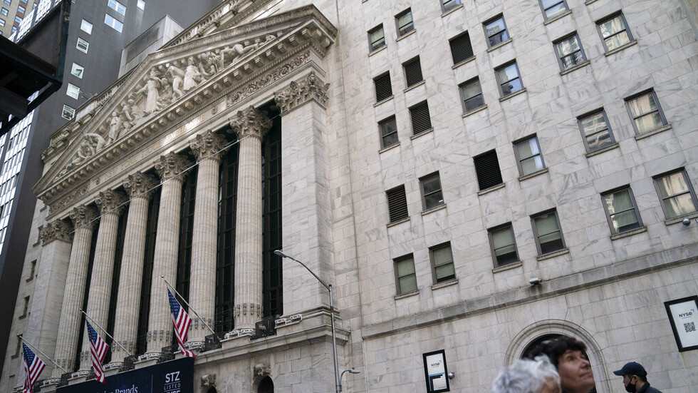 انخفاض البورصات متأثرة بتباطؤ أقل من التوقعات للتضخم الأمريكي