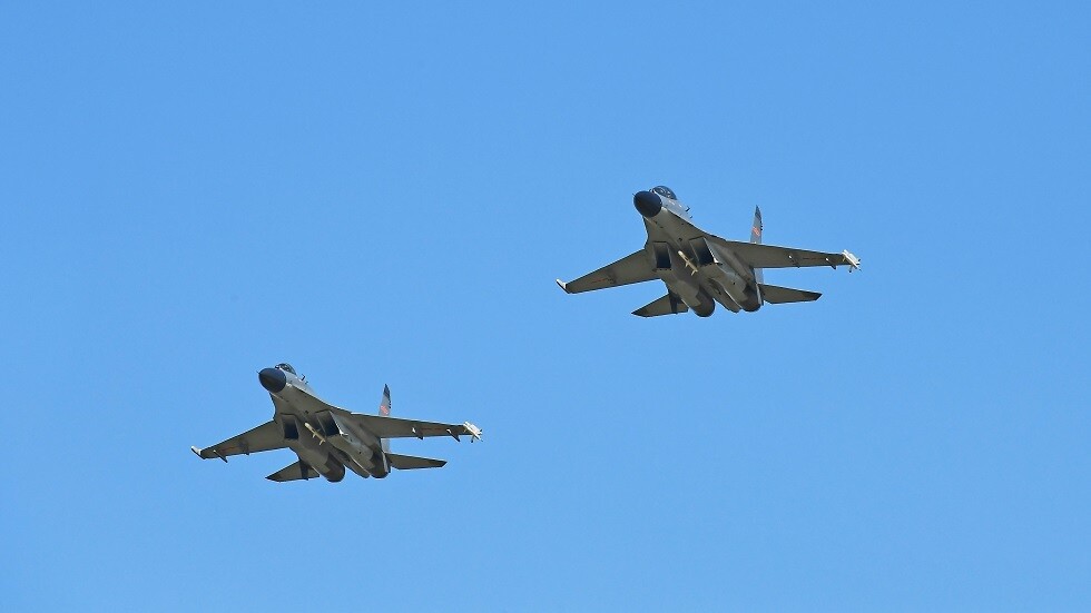 تايوان: رصد 24 طائرة و5 سفن حربية صينية قرب أراضينا