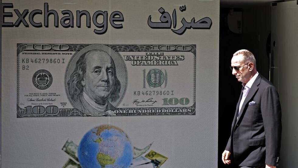 الليرة اللبنانية تواصل نزيفها أمام الدولار