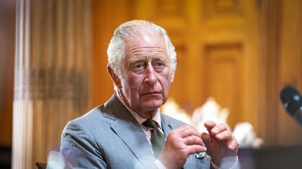 أصابع الملك البريطاني الجديد تثير حفيظة رواد في الإنترنت