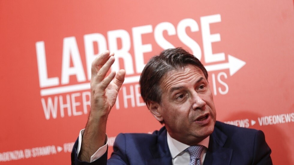 رئيس الوزراء الإيطالي السابق يعارض توريد الأسلحة إلى أوكرانيا ويدعو إلى الحوار