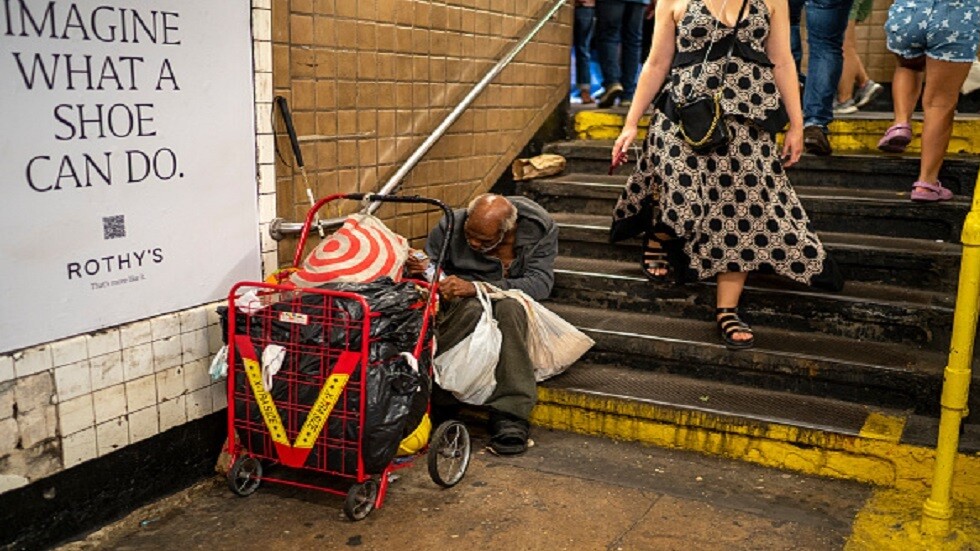 البنك الدولي يحذر من ركود "مدمر" ويقول: هناك دول بدأت بالفعل في الانهيار