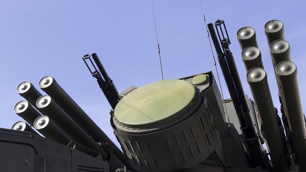 حميميم: الجيش السوري يسقط معظم الصواريخ الإسرائيلية في هجوم الأمس باستخدام منظومات دفاع جوي روسية