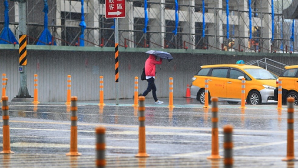 "نانمادول" يقترب من اليابان.. عمليات إجلاء لملايين السكان وتحذيرات من فيضانات