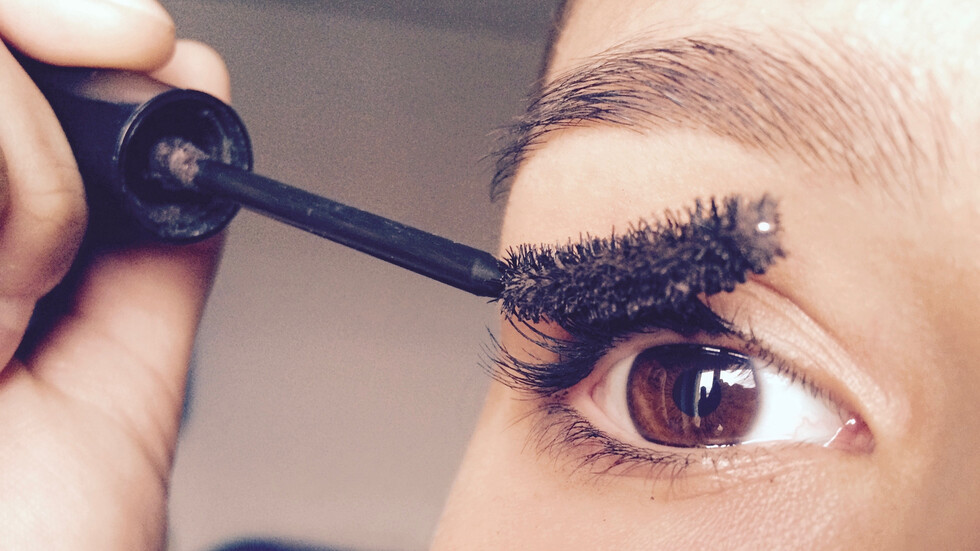 5 عادات في المكياج تعرضكن للتجاعيد ومخاطر تضر بالعين وربما البصر