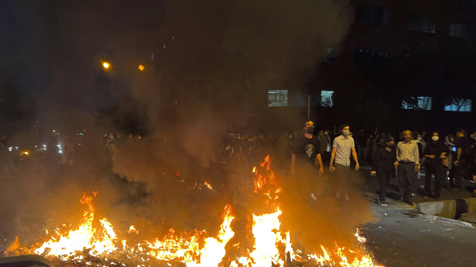 الإعلام الإيراني يروي تفاصيل عن قادة احتجاجات طهران المعتقلين