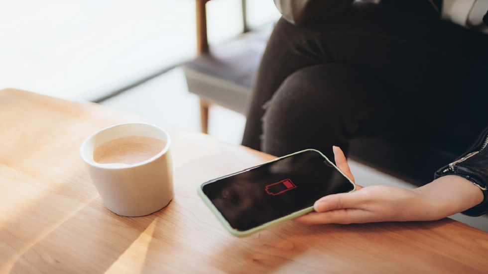 حيل موفرة للبطارية يحتاج كل مستخدم "آيفون" و"أندرويد" لمعرفتها!