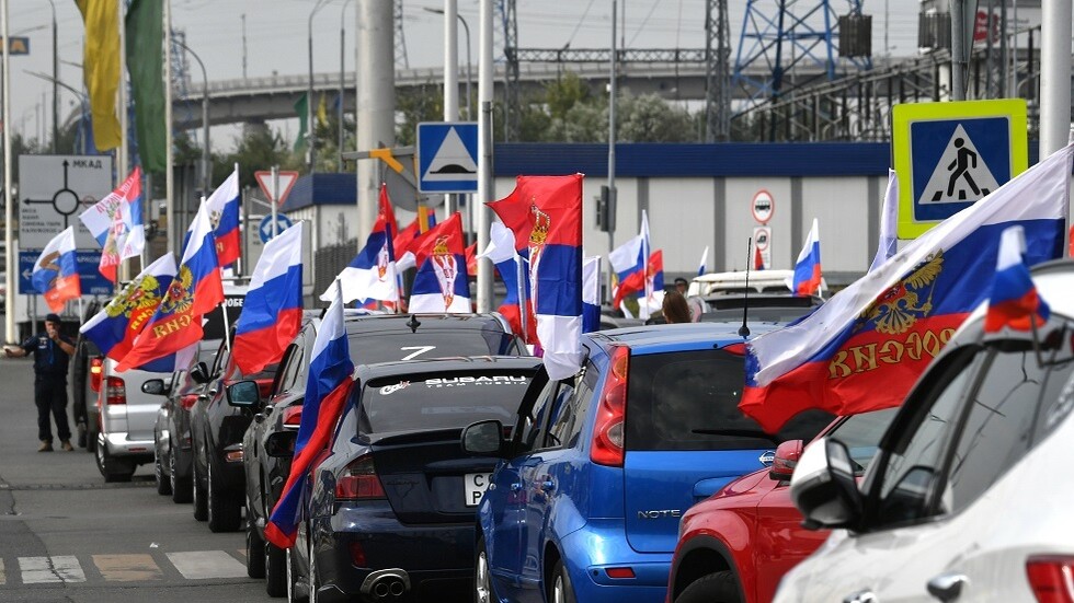 تنظيم مسيرة للسيارات في ميليتوبول لتأييد الانضمام إلى روسيا