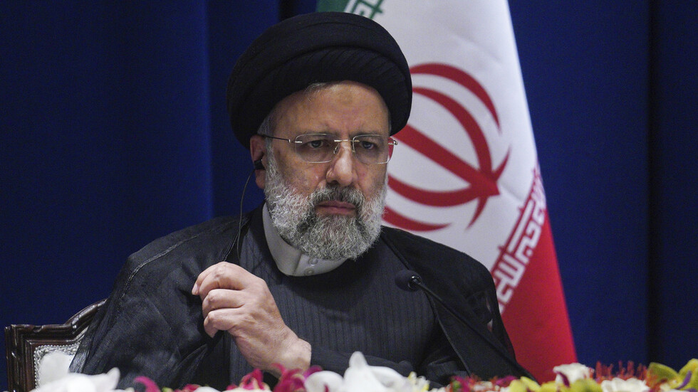 إيران..اعتقال أكثر من 700 شخص بكيلان ورئيسي يشدد على ضرورة التعامل بحزم مع المخلين بالأمن والاستقرار
