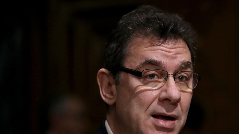 رغم تلقيه 4 جرعات.. إصابة الرئيس التنفيذي لـ