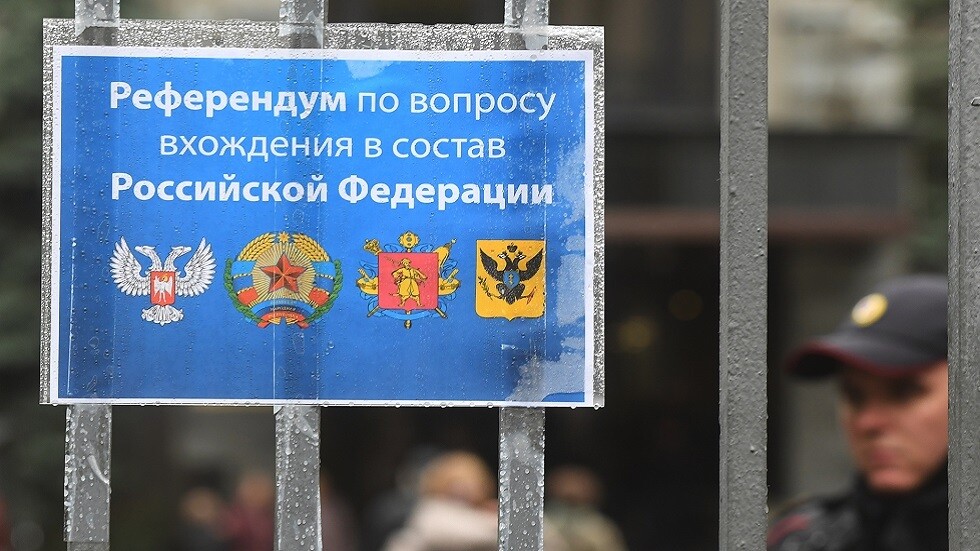 في ثالث أيام استفتاءات الانضمام.. إجلاء عدد من موظفي اللجان الانتخابية بسبب القصف الأوكراني