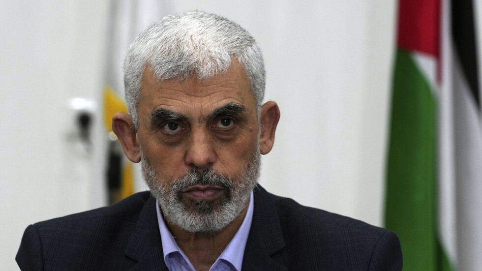 رئيس "الشاباك" الإسرائيلي يوجه تحذيرا ليحيى السنوار و"حماس" ترد