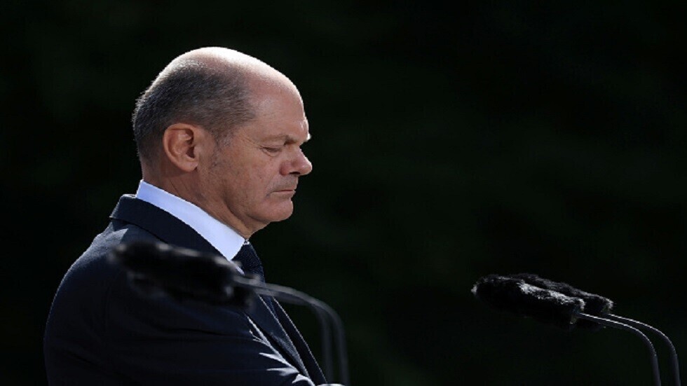 شولتس في "عزلة" بسبب إصابته بكورونا