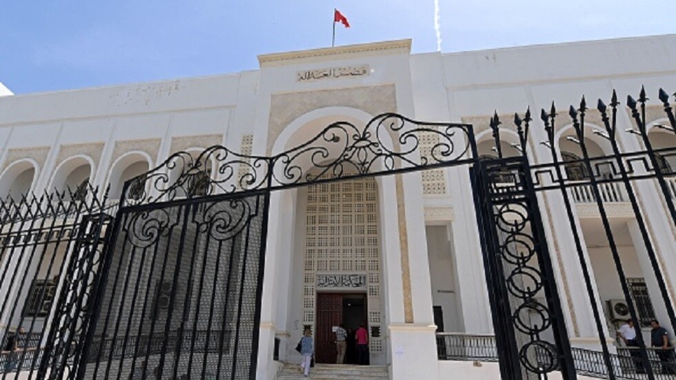 تونس.. الحكم بالسجن على مستشار سابق لسفارة تونس في لندن