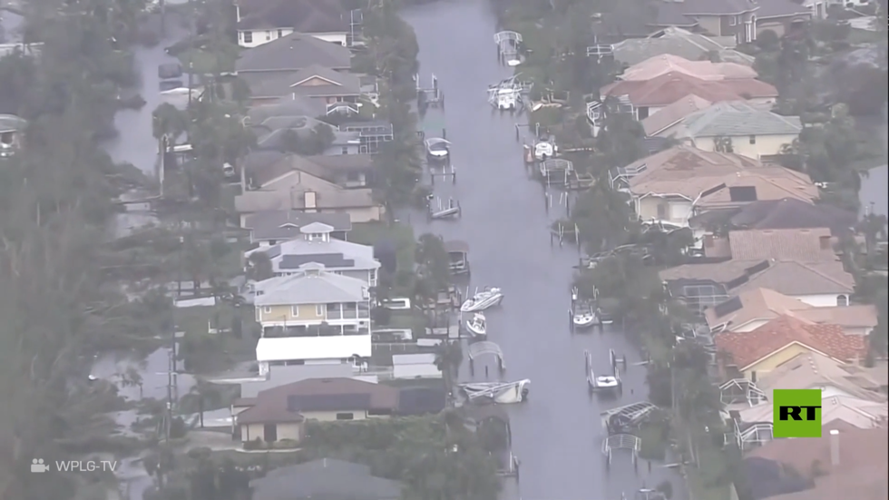 لقطات جوية توثق دمارا هائلا خلفه إعصار 