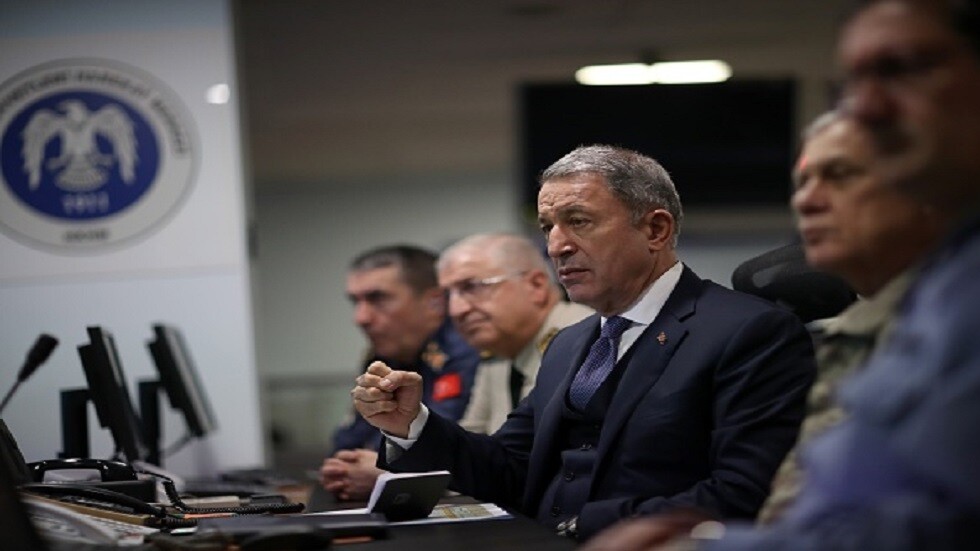 وزير الدفاع التركي يعلن عن تنفيذ قصف على بعد 140 كيلومترا داخل العراق