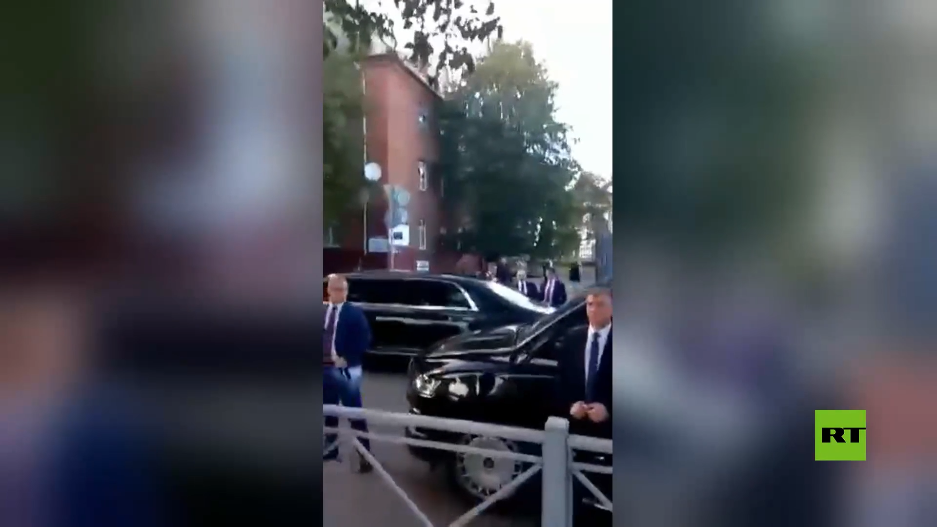أثناء زيارته كاليننغراد.. بوتين يوقف موكبه للحديث مع السكان