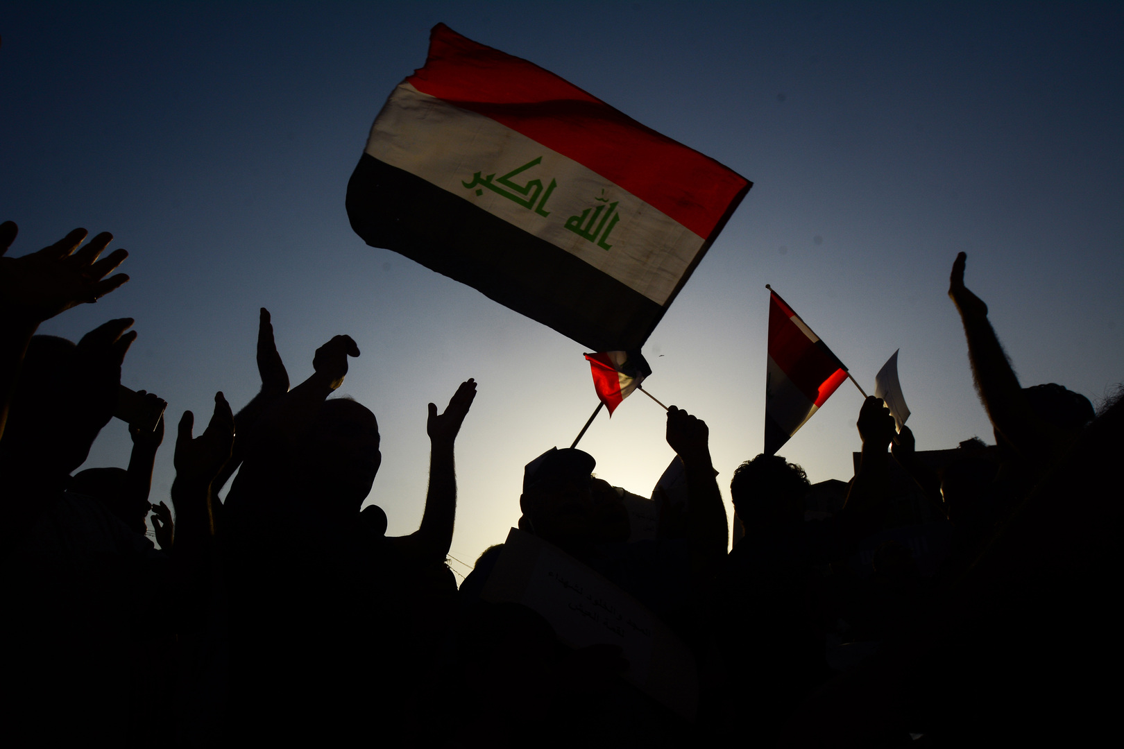 نشطاء عراقيون يتحدثون عن اختفاء نحو 60 مليون دولار أمريكي خلال أحداث المنطقة الخضراء