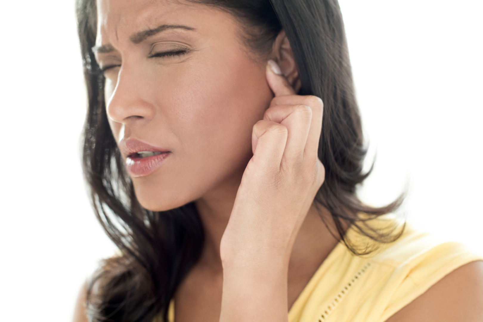 طنين في الأذنين وأعراض غير متوقعة يشير ظهورها إلى إصابة بمرض فيروسي
