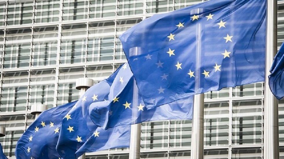 المفوضية الأوروبية: لا يجوز أن يملك الروس وصولا سهلا إلى الاتحاد الأوروبي