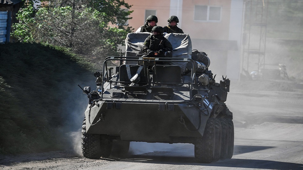 تعزيزات روسية تتوجه إلى منطقة خاركوف بشمال شرق أوكرانيا