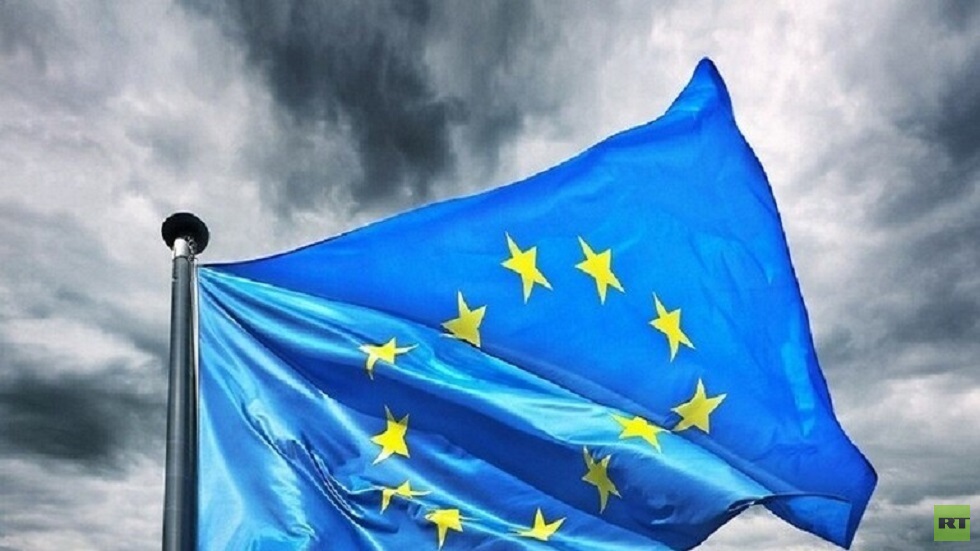 المفوضية الأوروبية توصي بتعليق إصدار التأشيرات للروس