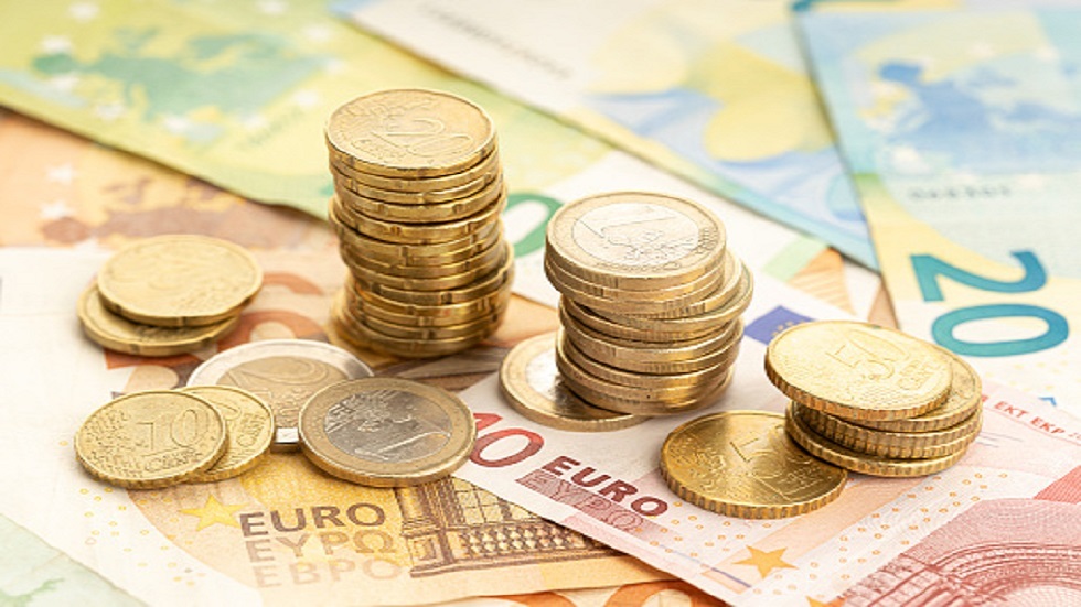 اليورو يسجل أعلى ارتفاع له منذ مارس الماضي