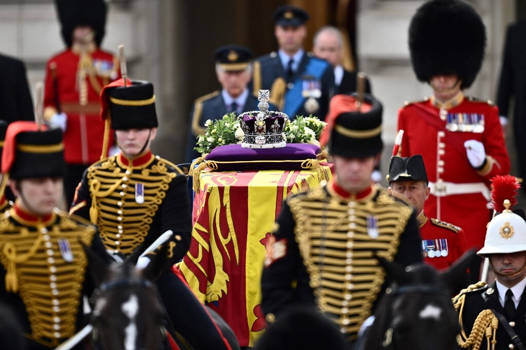 الفاتيكان يعلن أن البابا لن يحضر جنازة الملكة اليزابيث