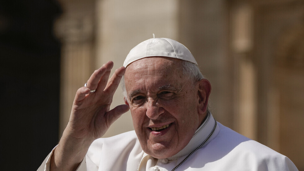 فتوى من البابا فرنسيس.. هل إرسال الأسلحة إلى أوكرانيا حلال أم حرام؟