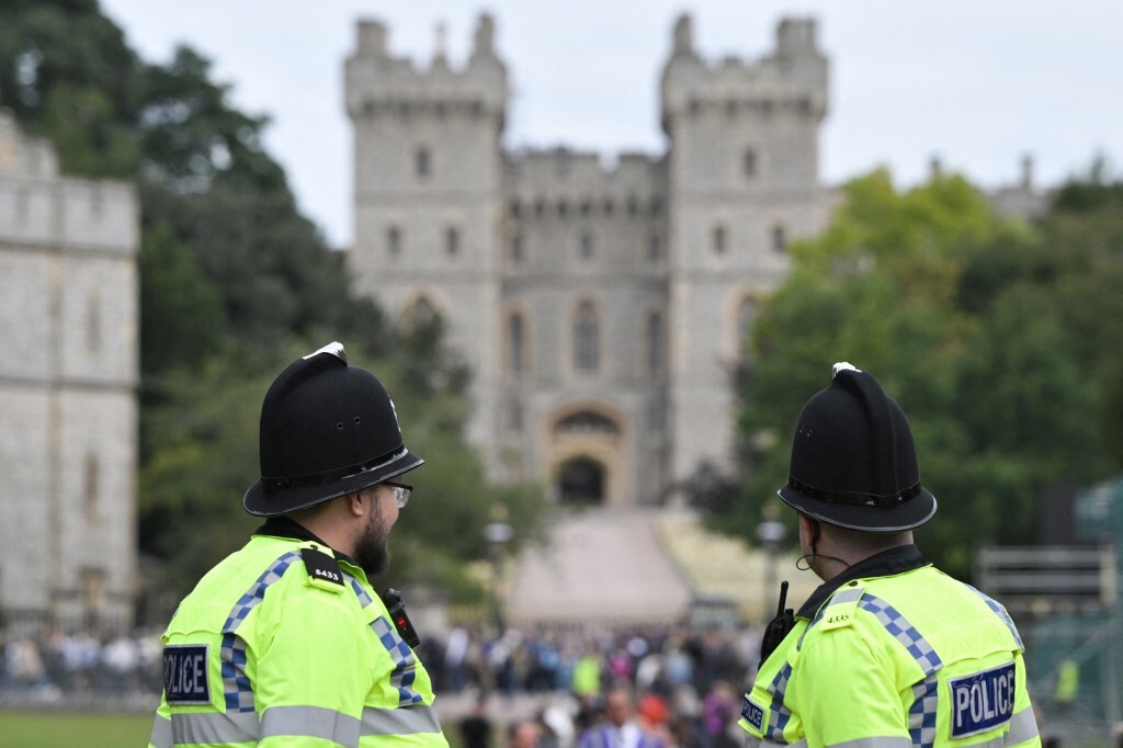 الشرطة البريطانية: حادث طعن ضابطي شرطة وسط لندن ليس إرهابيا