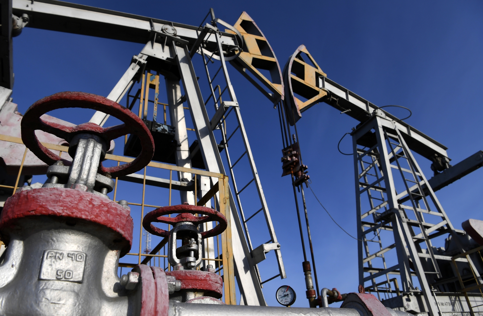 سريلانكا تطلب قرضا روسيا لشراء منتجات النفط