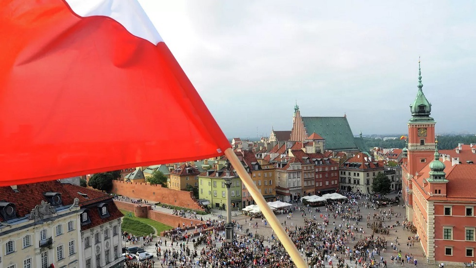 وزير الداخلية البولندي يأمر بتشديد قيود دخول الروس للبلاد