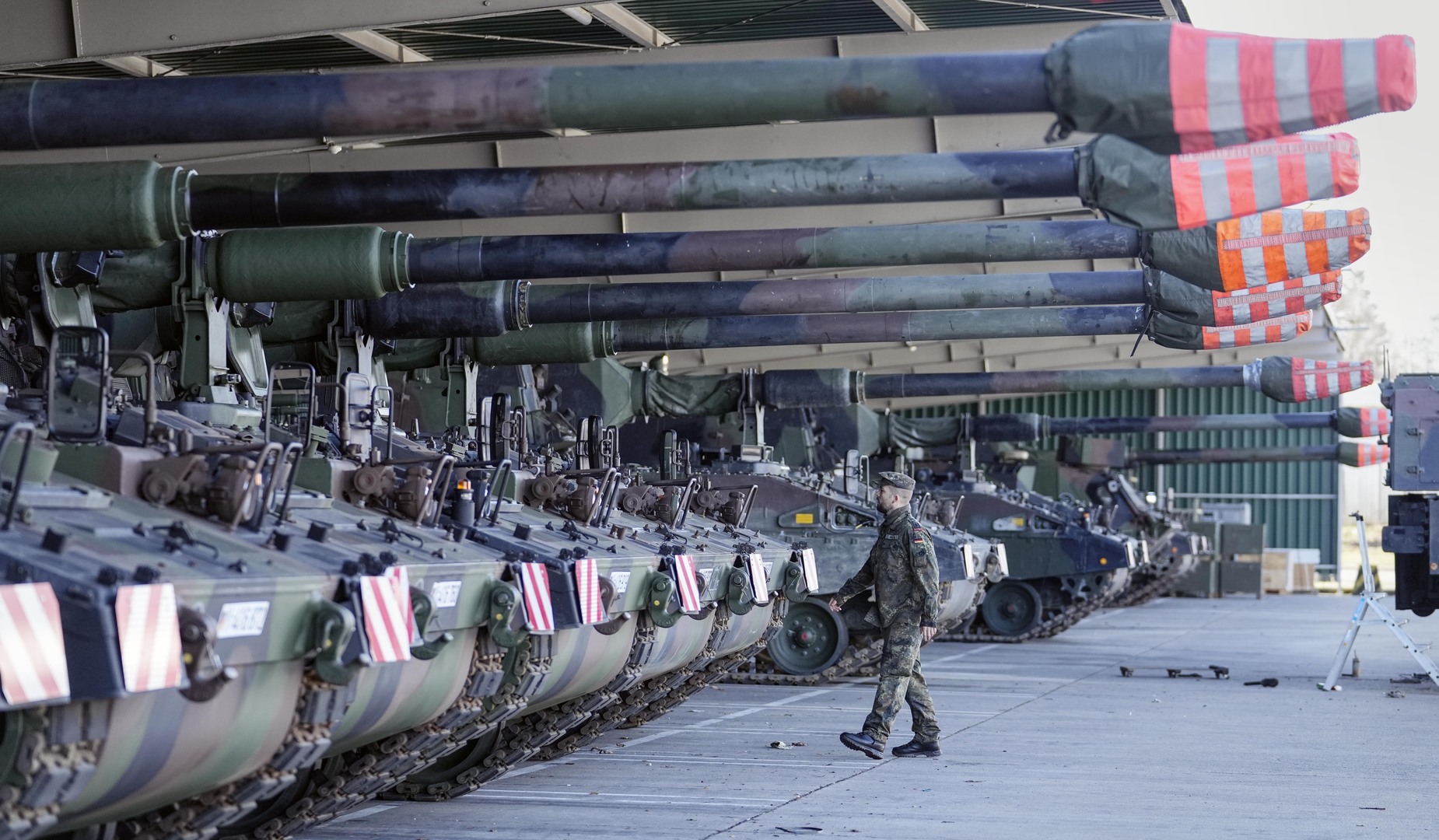 ألمانيا وسلوفينيا تتفاوضان لإرسال دبابات إلى أوكرانيا
