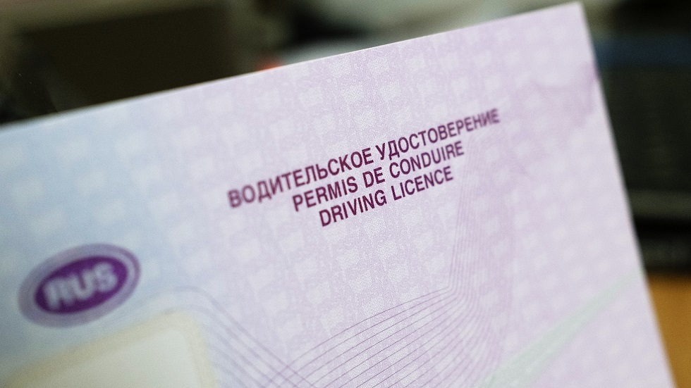 روسيا تطلق خدمة رقمية جديدة لإبراز رخصة القيادة عبر الهاتف