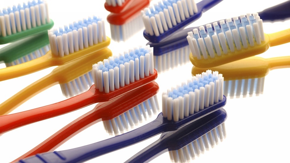 تحديد فرشاة الأسنان الأكثر ضررا