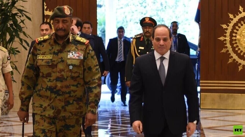 السيسي يؤكد للبرهان تقديم مصر كافة سبل الدعم للسودان