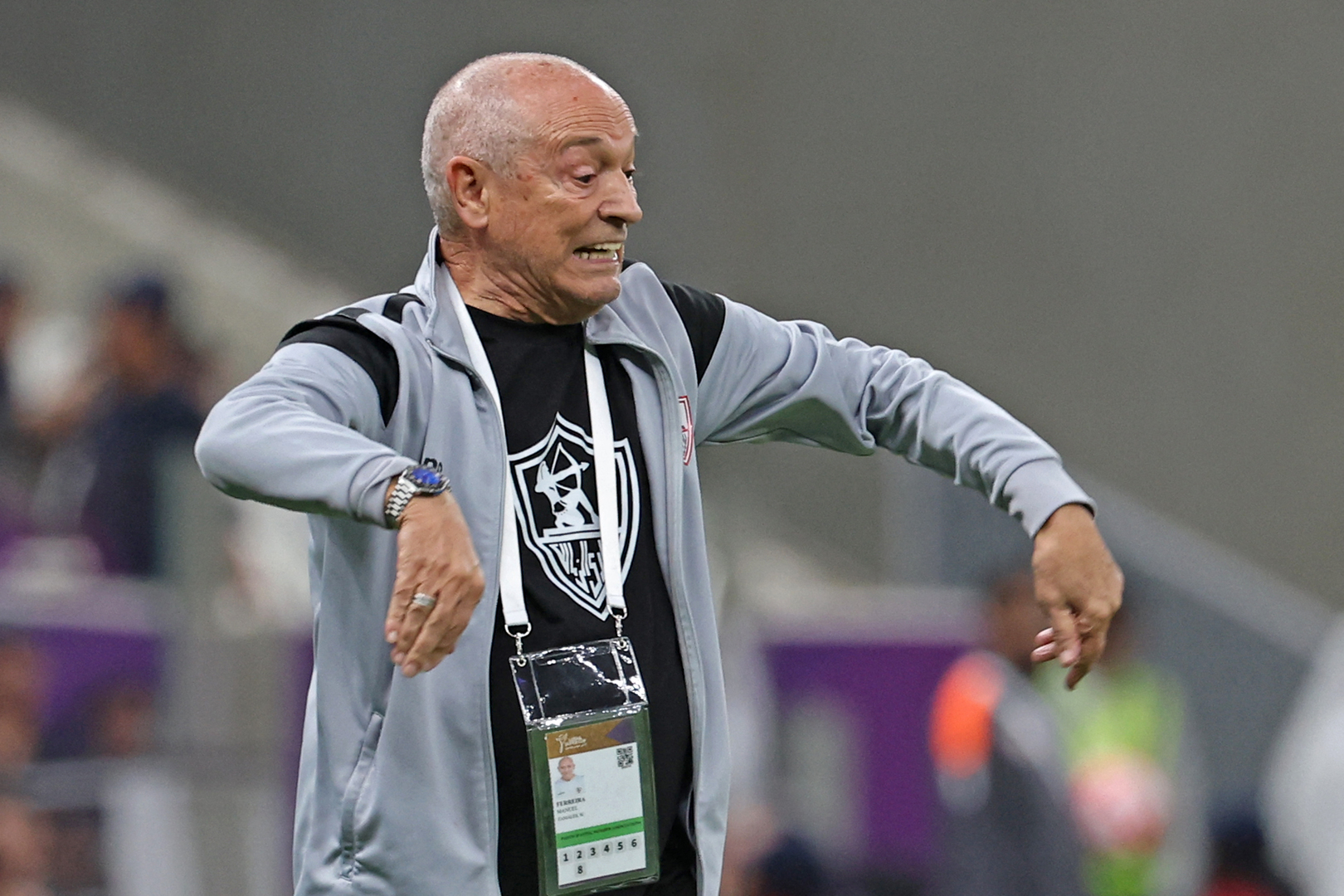 حقيقة سقوط مدرب الزمالك أثناء مواجهة بطل تشاد