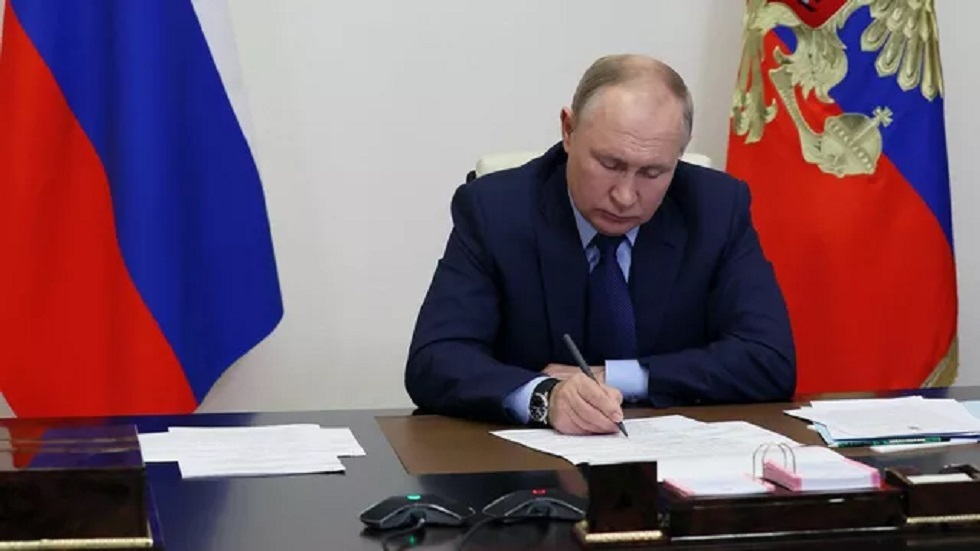 بوتين يمنح الجنسية لـ72 أجنبيا بينهم رئيس غرفة التجارة والصناعة الفرنسية الروسية