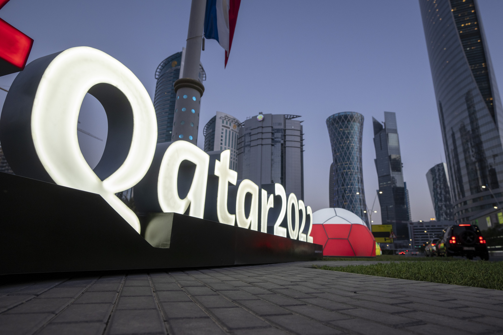 قطر تختبر أسطولا ضخما من الحافلات قبل كأس العالم