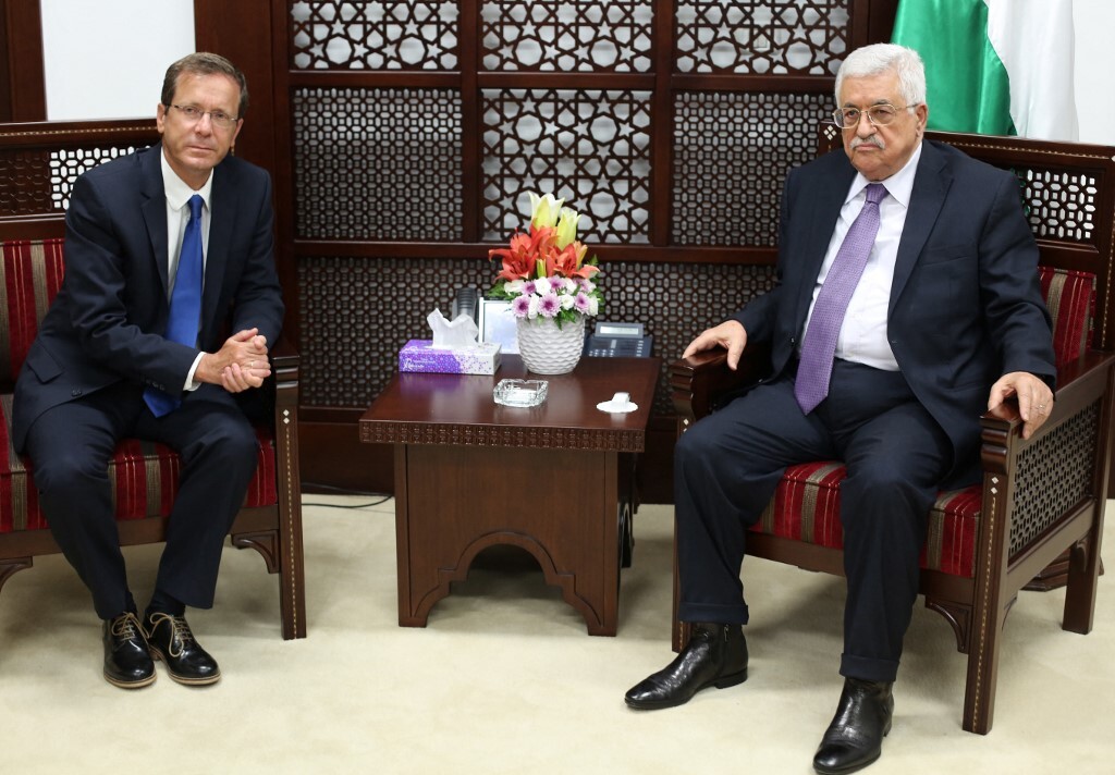 عباس وهرتصوغ يشددان على أهمية التعاون لوقف العنف