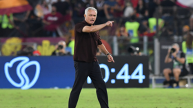 رابطة الدوري الإيطالي تعاقب مورينيو وساري