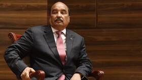رئيس موريتانيا السابق يغادر إلى باريس