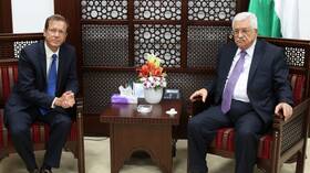 عباس وهرتصوغ يشددان على أهمية التعاون لوقف العنف