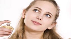 كيف تستغل الأنثى عطرها في تحقيق رغباتها وأهدافها؟